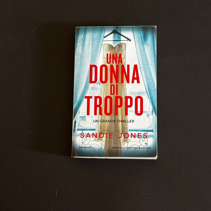 Una donna di troppo