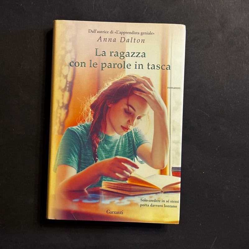 La ragazza con le parole in tasca