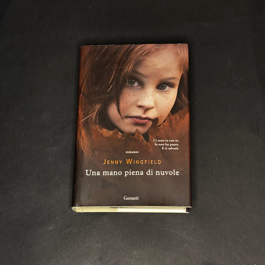 Una mano piena di nuvole