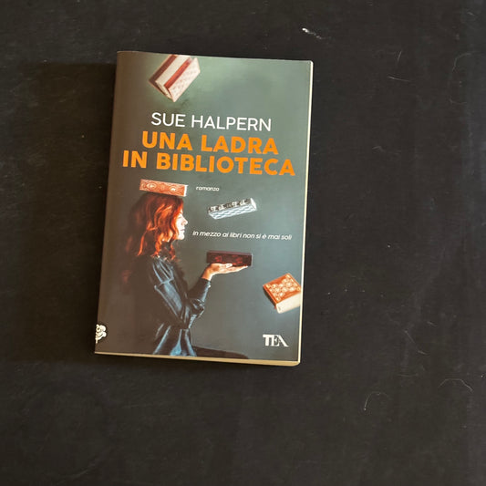 Una ladra in biblioteca
