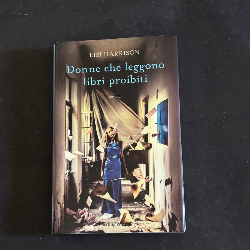 Donne che leggono libri proibiti