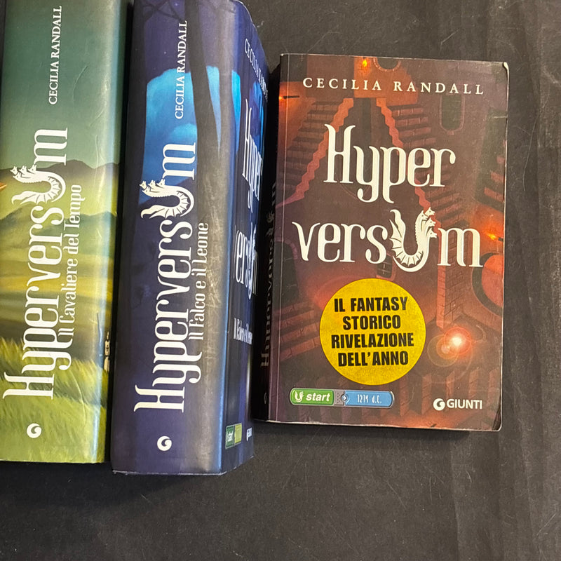 Hyperversum trilogia
