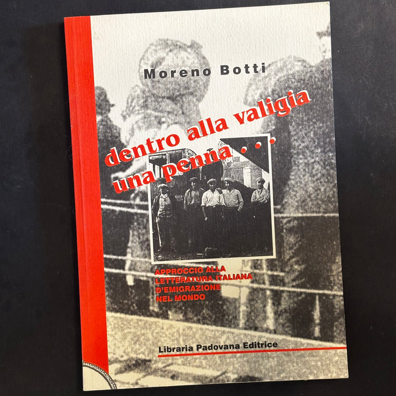 Dentro alla valigia una penna