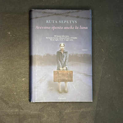 Avevano spento anche la luna