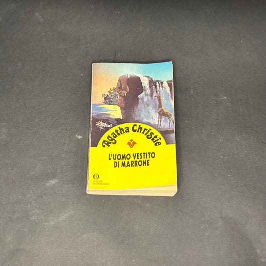 L’uomo vestito di marrone